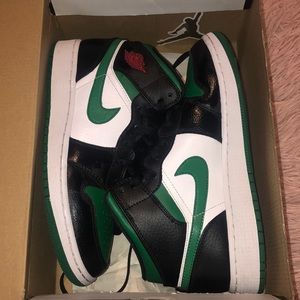 Air Jordan 1 Mid! Like new ❤️